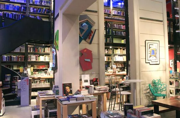 Dain Usina Cultural: livros, café e arte Ambiente do café na Dain Usina Cultural em Palermo.