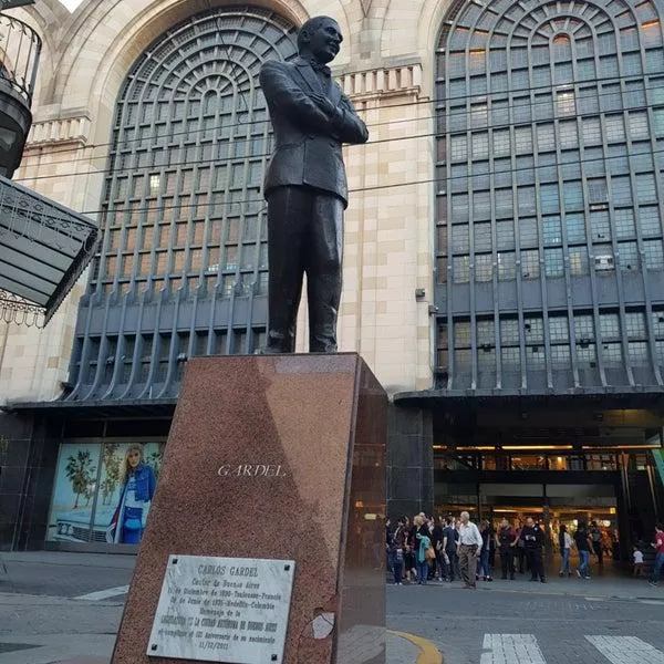 carlos-gardel-buenos-aires