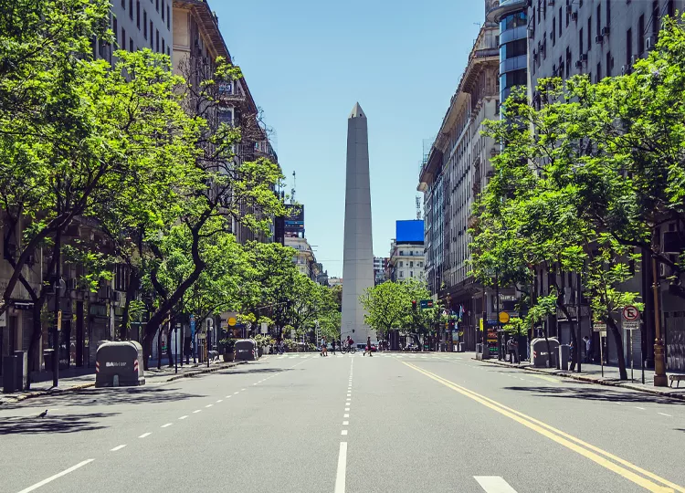 Obelisco de Buenos Aires Vista do Obelisco de Buenos Aires na Avenida 9 de Julio.