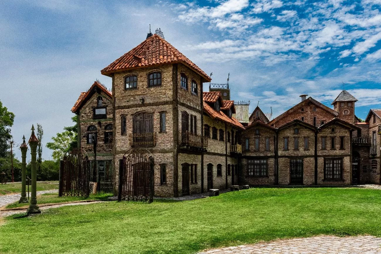 Outra vista das construções de pedra de Campanópolis.