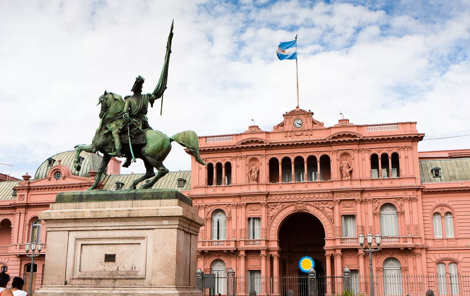 Visite a Casa Rosada na Plaza de Mayo Fachada da Casa Rosada em Buenos Aires, vista da Plaza de Mayo.