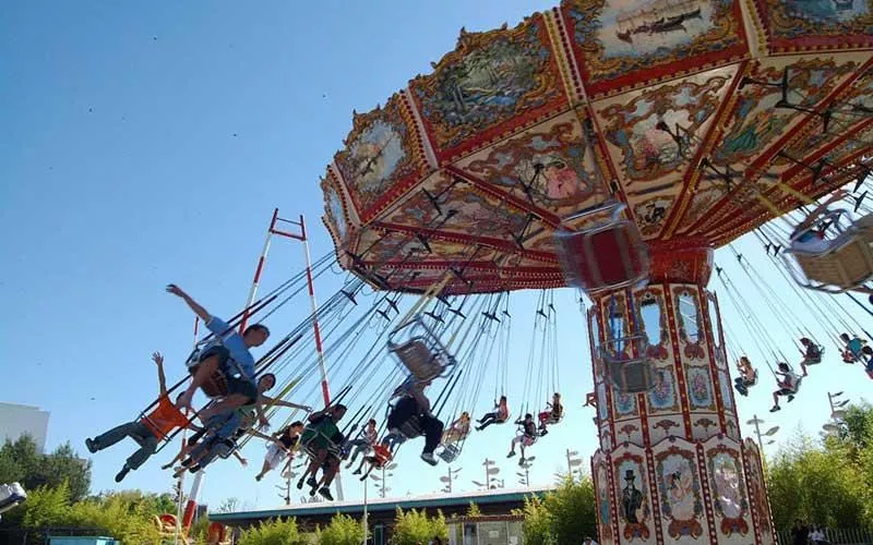 Parque de la Costa Montanha-russa e roda-gigante no Parque de la Costa em Tigre.