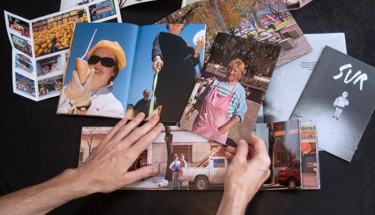 Atividades para jovens em Buenos Aires Jovens no pátio do Centro Cultural Recoleta.