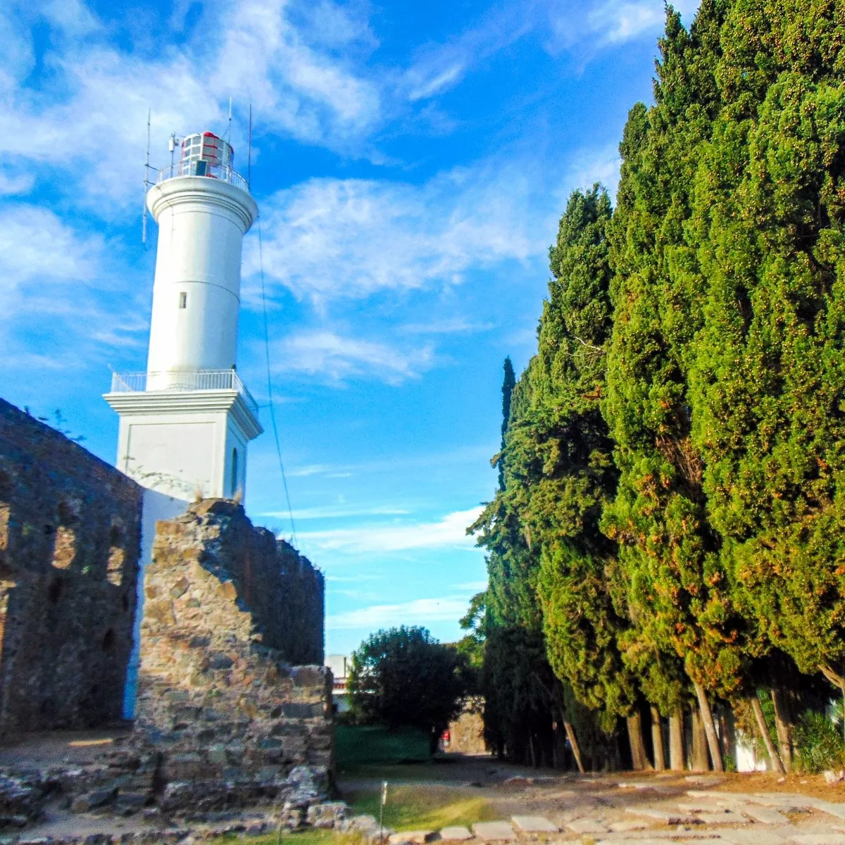 Vista do Farol de Colônia O Farol de Colônia (Faro de Colonia) com vista para o Rio da Prata.