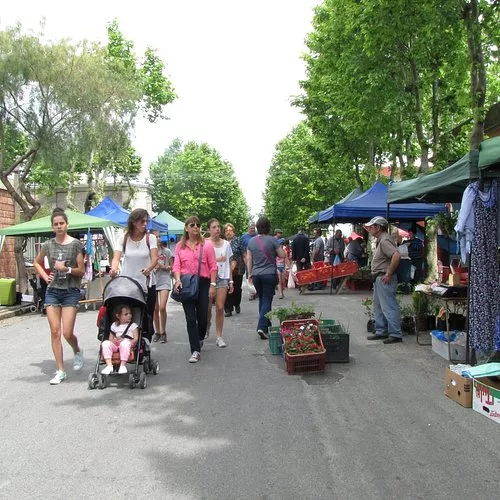 Mercado de artesanato Loja de artesanato e souvenirs em Colônia del Sacramento.