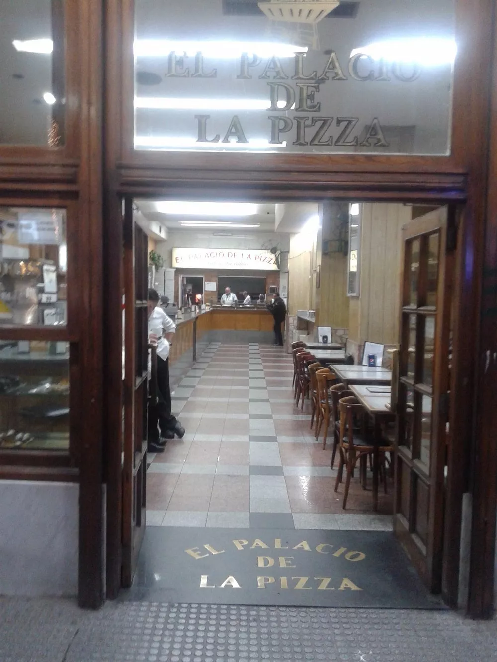 El Palacio de la Pizza na Avenida Corrientes Fachada do El Palacio de la Pizza, uma pizzaria histórica de Buenos Aires.