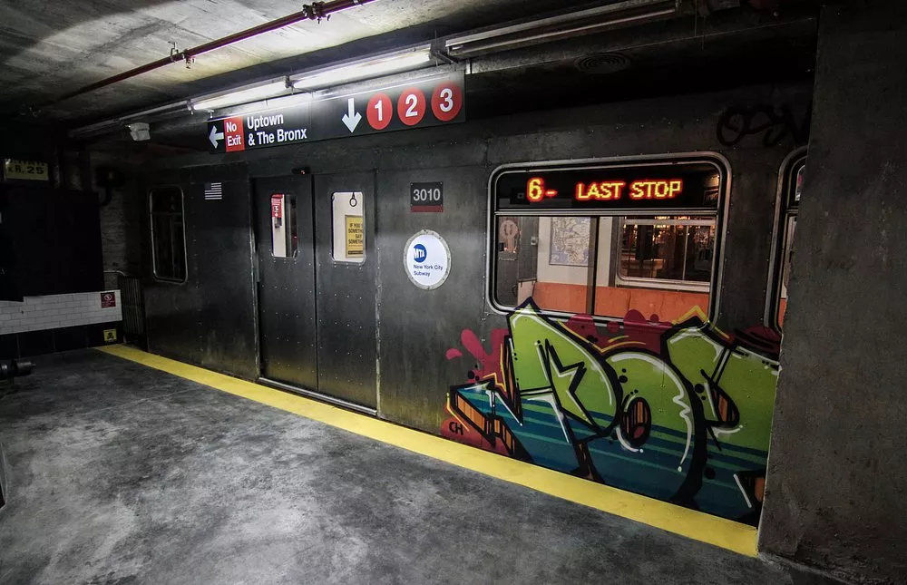 Up Town Bar: uma estação de metrô em Buenos Aires Entrada do bar Up Town, simulando uma estação de metrô de Nova Iorque em Palermo.