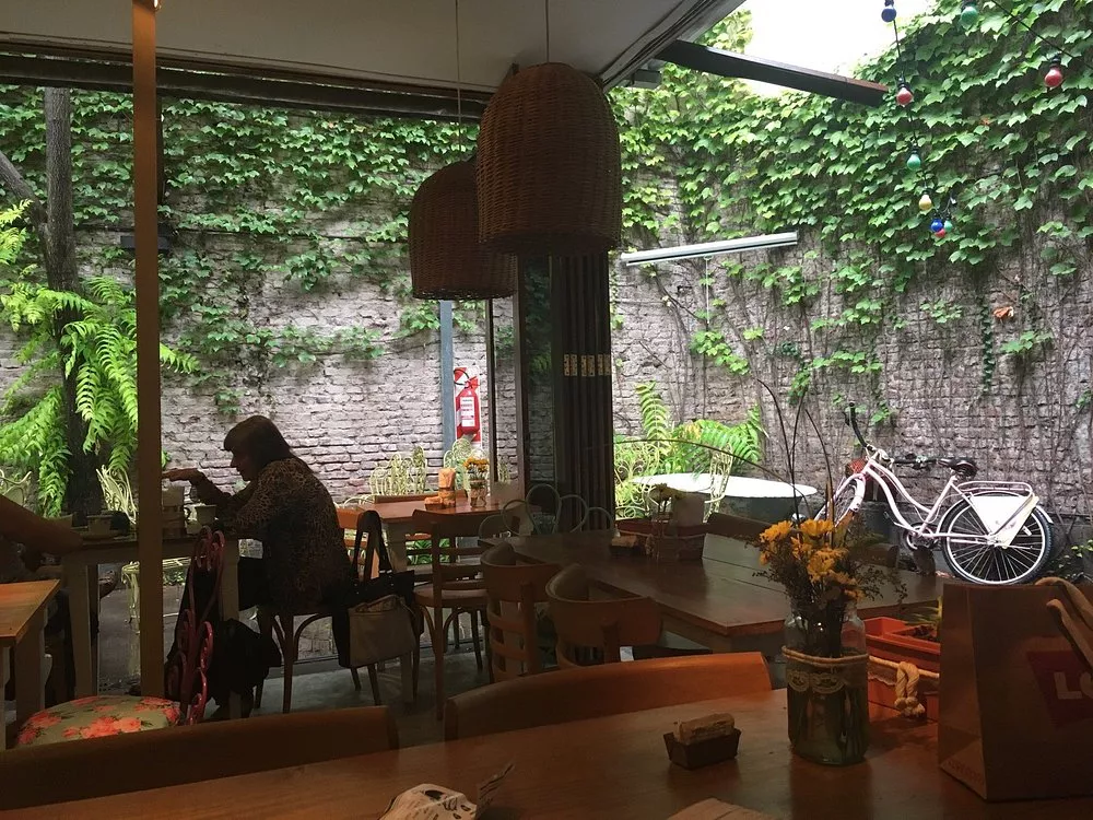 El Patio, um bistrô em Palermo Pátio interno e rústico do bistrô El Patio em Palermo.