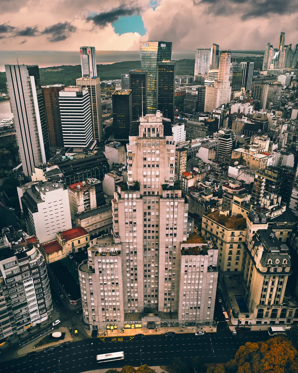 Edifício Kavanagh em Retiro O imponente Edifício Kavanagh, um marco da arquitetura de Buenos Aires.