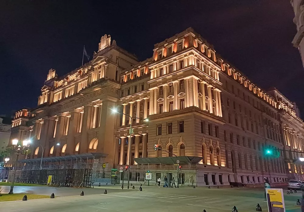 O Palácio de Justicia Fachada neoclássica do Palácio dos Tribunais em Buenos Aires.