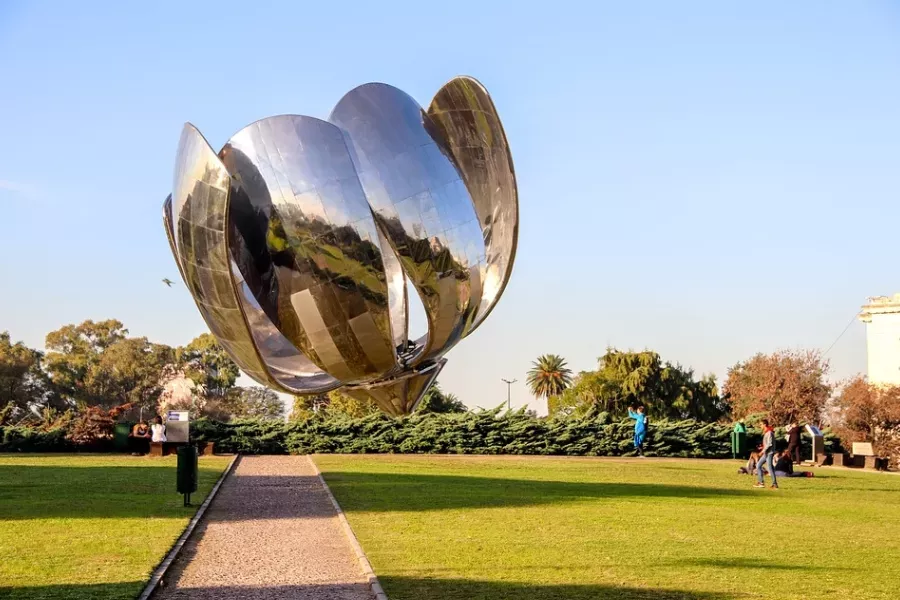 City Tour pelos pontos turísticos de Buenos Aires City tour em Buenos Aires mostrando o Obelisco na Avenida 9 de Julio.